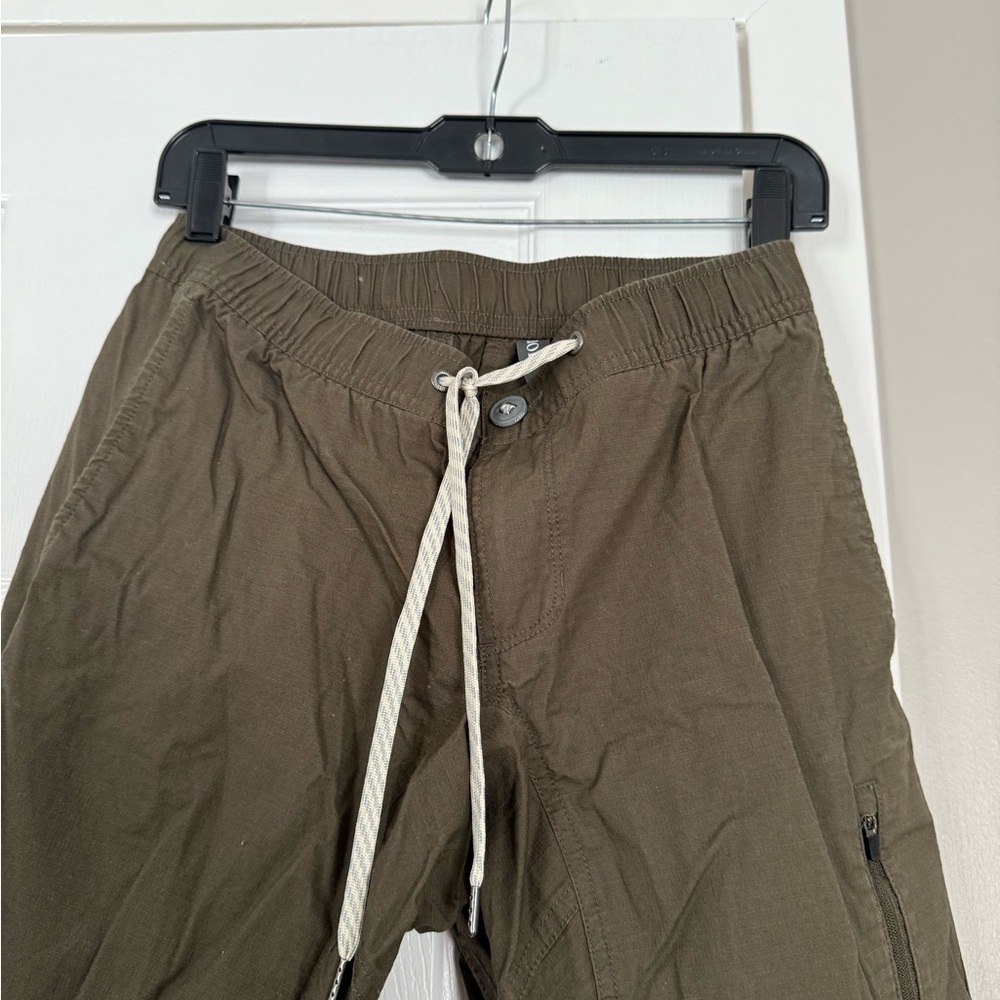 Vuori Olive Athletic Olive Cargo Jogger Pants Outdoor Hiking - Picture 2 of 9
